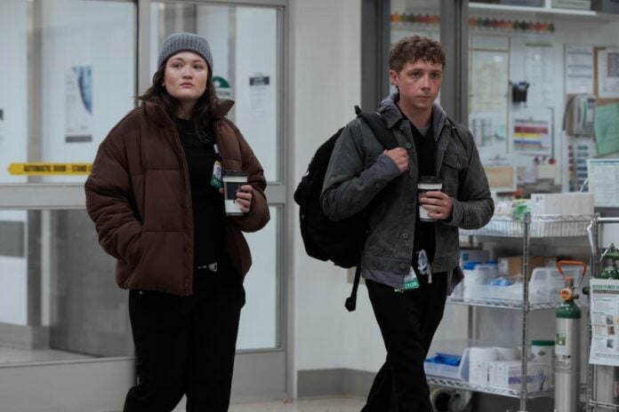 the pitt isa-briones-gerran-howell(1) A woman in man walking into a hospital in The Pitt Season 3